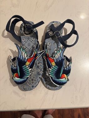 L Fire Blue Bird Sandal